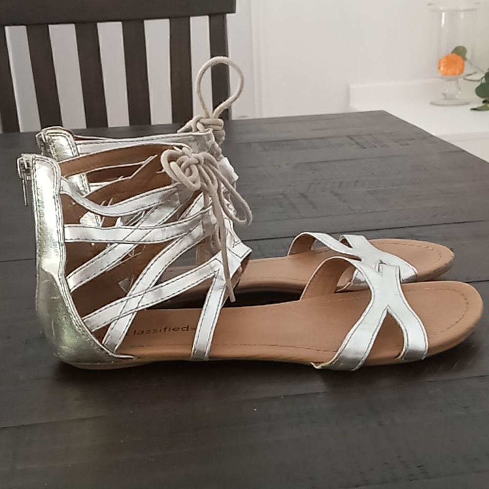 City Classified Sandals metallic silver tie up size 9 - Picture 4 of 6